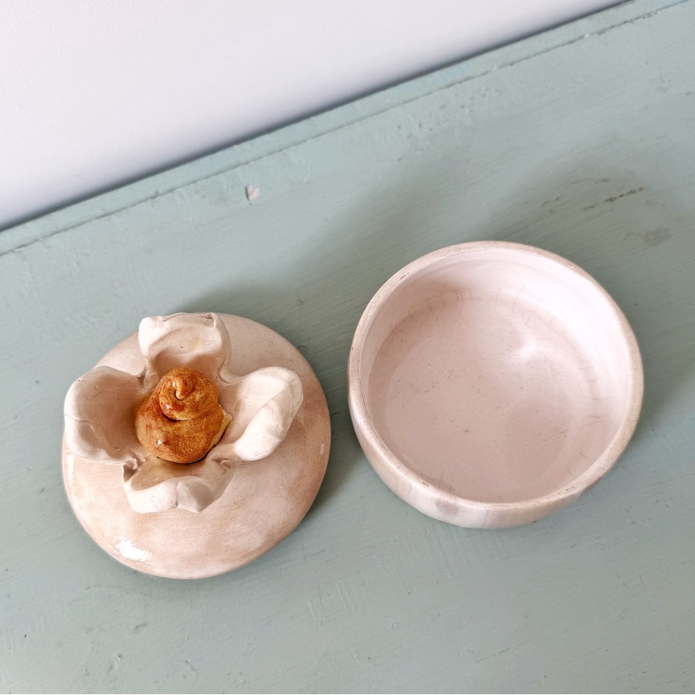 Ceramic Flower Lid Box - Picture 4 of 6